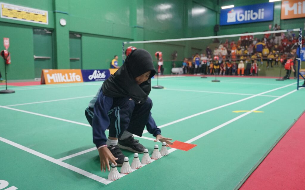 Pyramid Shuttlecock, peserta menyusun kok berbentuk piramid sesuai dengan jumlah yang telah ditentukan